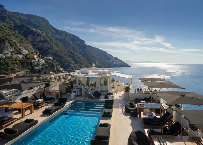 Grand Hotel Tritone Praiano SA: Un'oasi di lusso in riva al mare a Praiano