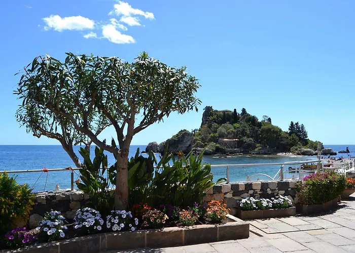 Esplora le fantastiche opzioni di hotel a Taormina per una vacanza indimenticabile